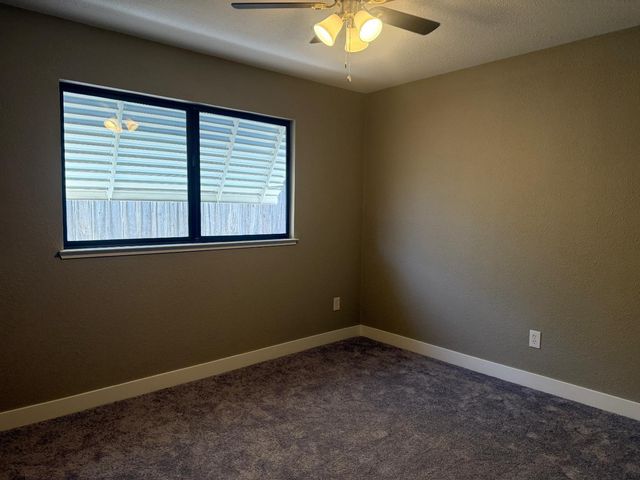 1950 Blue Spruce Dr, Oakdale, CA 95361