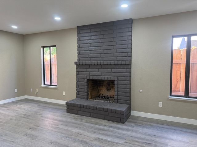1950 Blue Spruce Dr, Oakdale, CA 95361