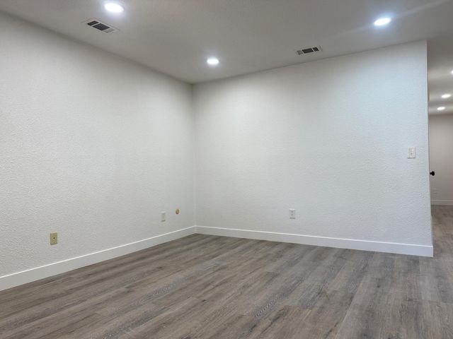 1950 Blue Spruce Dr, Oakdale, CA 95361