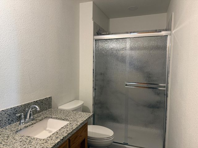 1950 Blue Spruce Dr, Oakdale, CA 95361
