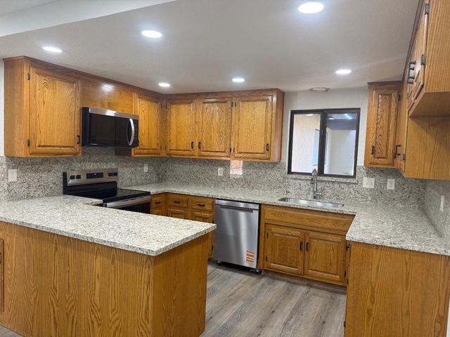 1950 Blue Spruce Dr, Oakdale, CA 95361