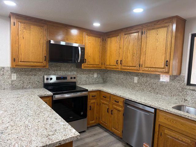 1950 Blue Spruce Dr, Oakdale, CA 95361
