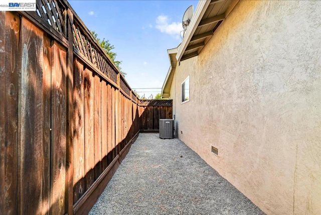 961 Essex St, Livermore, CA 94550