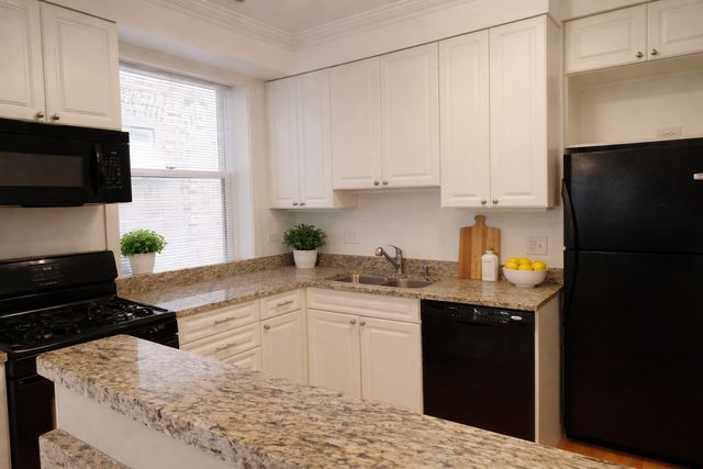 612 Sheridan Road 1, Evanston, IL 60202