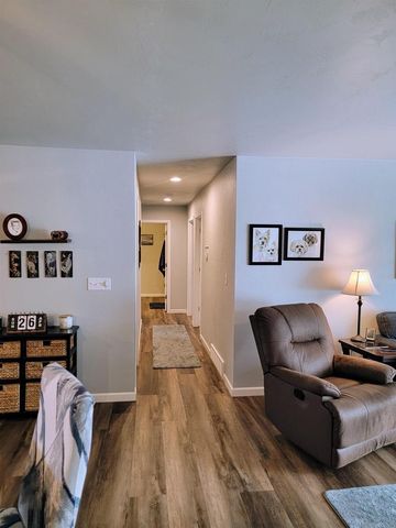 2125 ABBEY ROAD, New London, WI 54961