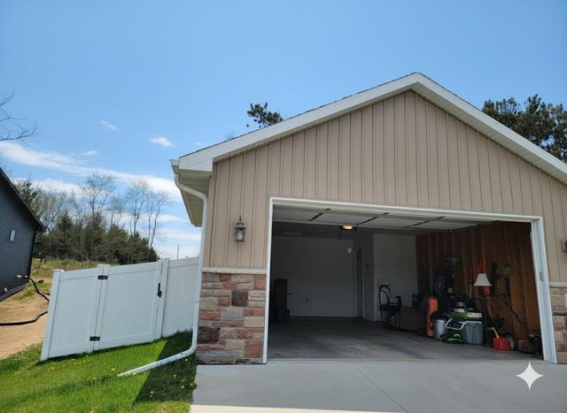 2125 ABBEY ROAD, New London, WI 54961