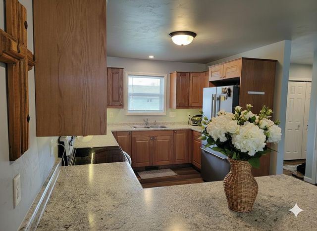 2125 ABBEY ROAD, New London, WI 54961