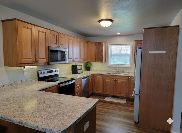 2125 ABBEY ROAD, New London, WI 54961