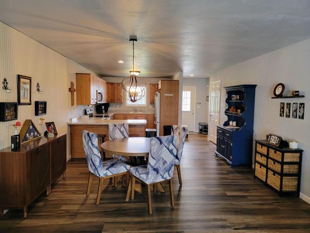 2125 ABBEY ROAD, New London, WI 54961