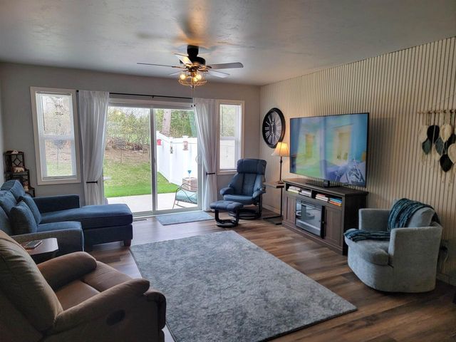2125 ABBEY ROAD, New London, WI 54961