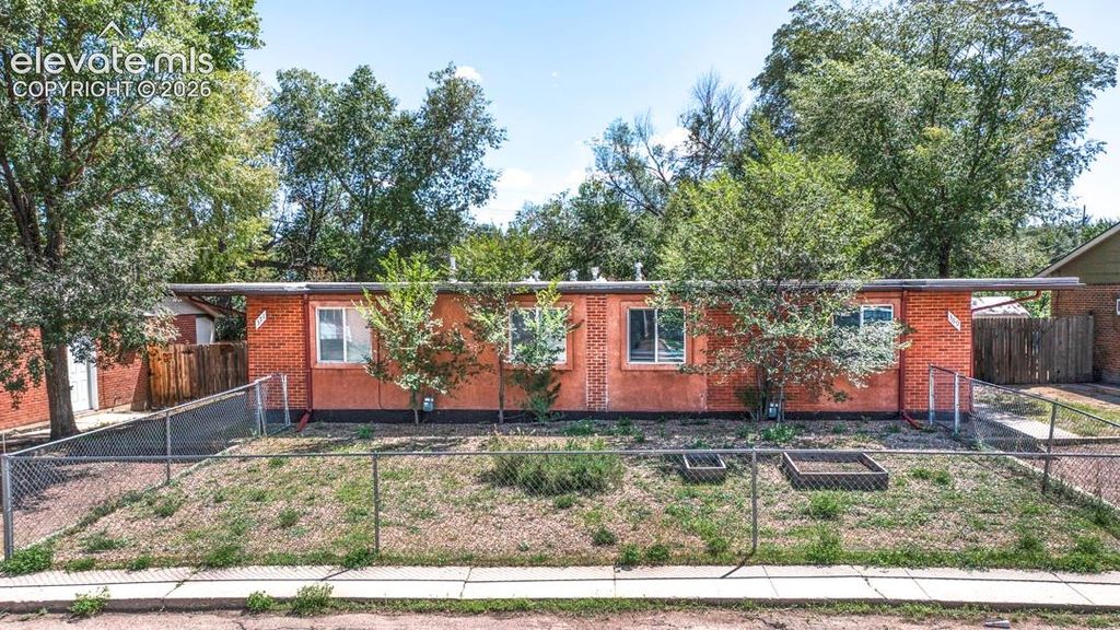 369 S Greensboro Street, Colorado Springs, CO 80906 — photo 2