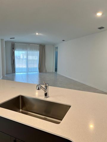 110 KAYAK AVENUE, Haines City, FL 33844