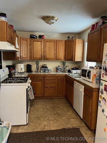 340 N Oak Street, Dewey, OK 74029