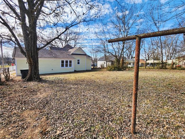 611 Goingsnake Street, Tahlequah, OK 74464