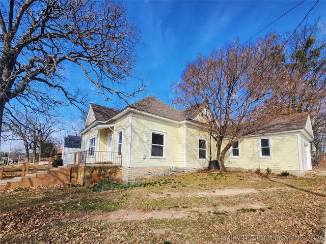 611 Goingsnake Street, Tahlequah, OK 74464