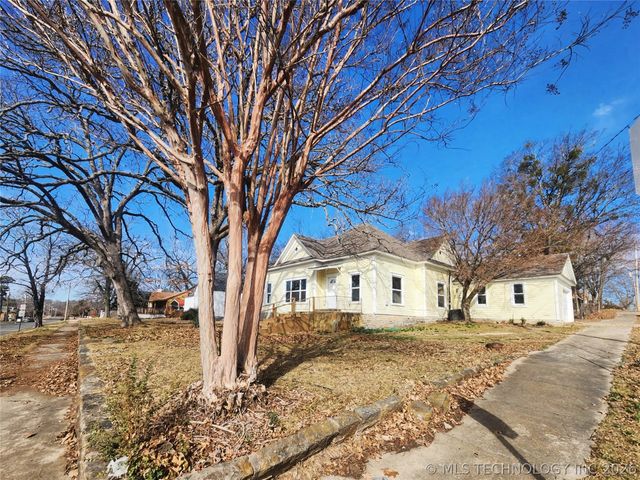 611 Goingsnake Street, Tahlequah, OK 74464