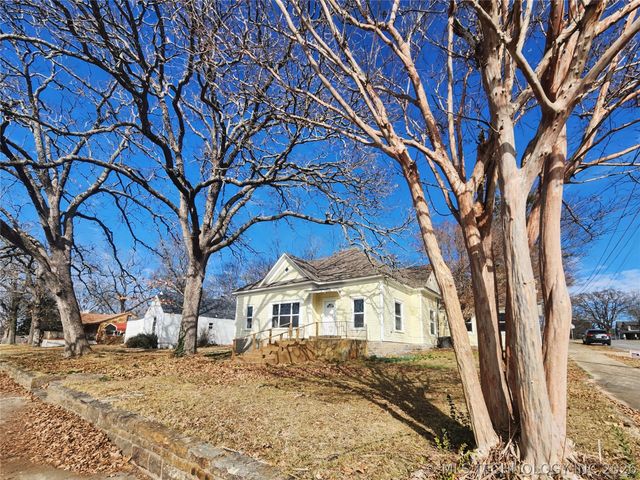 611 Goingsnake Street, Tahlequah, OK 74464