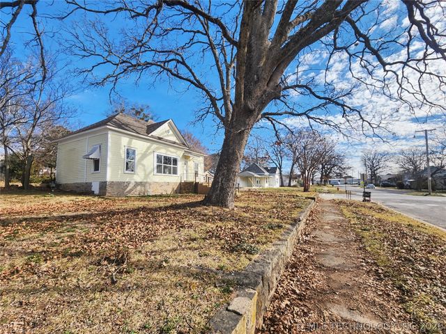 611 Goingsnake Street, Tahlequah, OK 74464