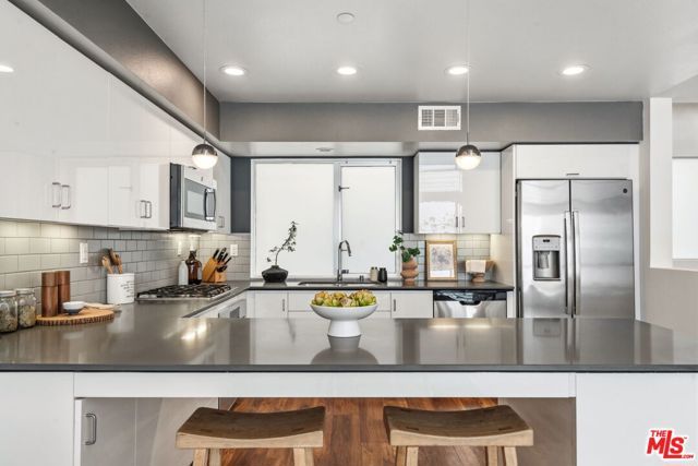 1933 W Kingston Place, Los Angeles, CA 90026