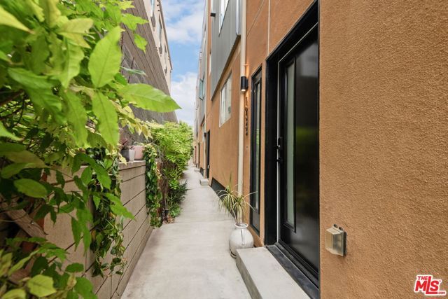 1933 W Kingston Place, Los Angeles, CA 90026