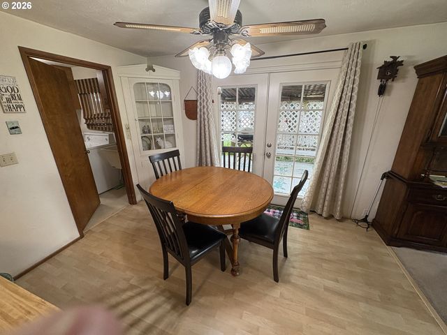 392 S 37TH St, Springfield, OR 97478
