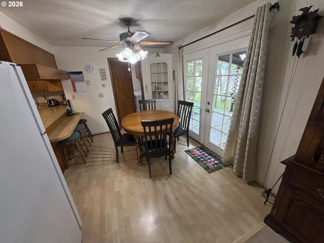 392 S 37TH St, Springfield, OR 97478