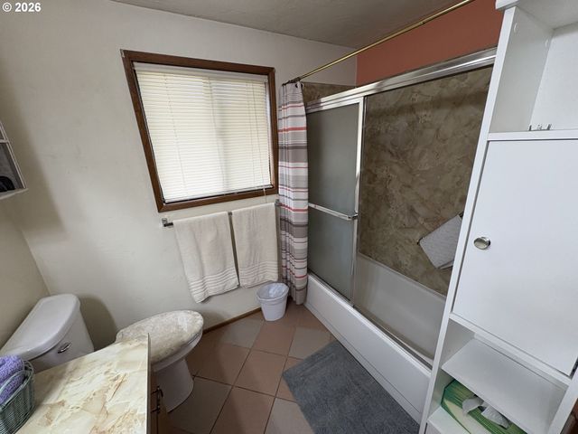 392 S 37TH St, Springfield, OR 97478