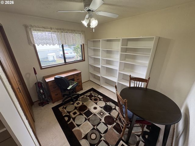 392 S 37TH St, Springfield, OR 97478