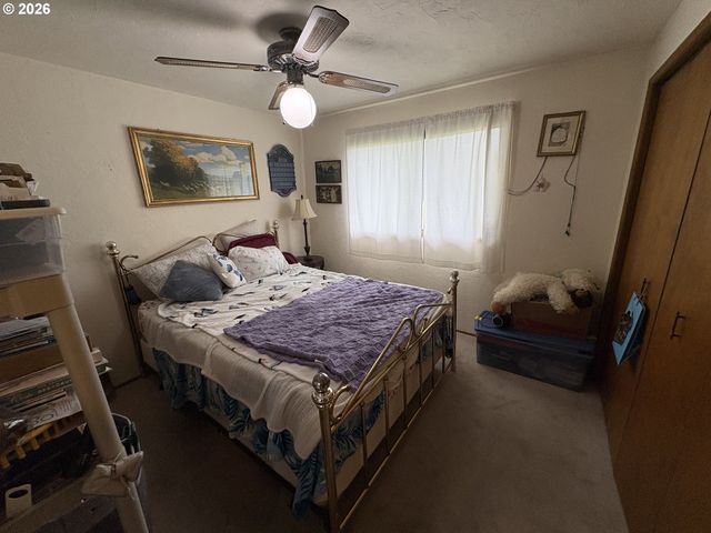 392 S 37TH St, Springfield, OR 97478