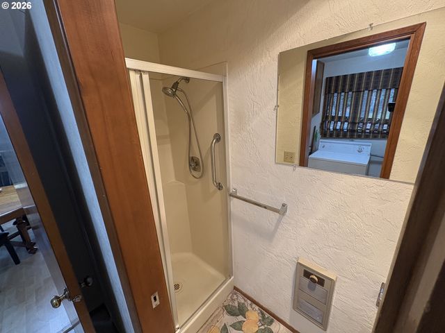 392 S 37TH St, Springfield, OR 97478