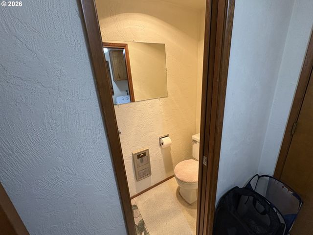 392 S 37TH St, Springfield, OR 97478