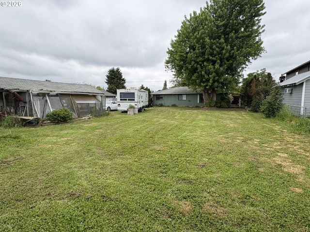 392 S 37TH St, Springfield, OR 97478