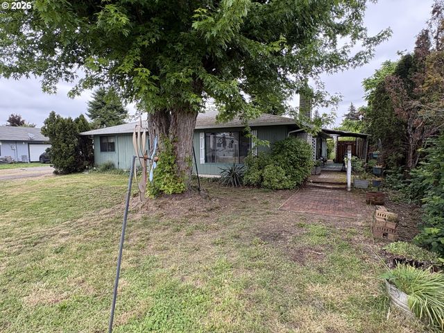 392 S 37TH St, Springfield, OR 97478