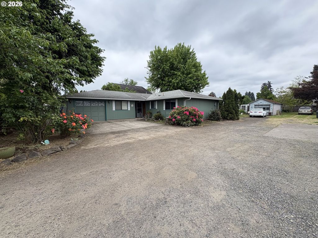 392 S 37TH St, Springfield, OR 97478