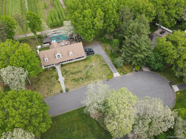 5 Easterly Court, Manorville, NY 11949