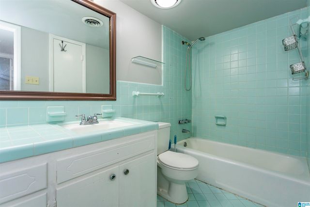 2098 Montreat Cir, Birmingham, AL 35216