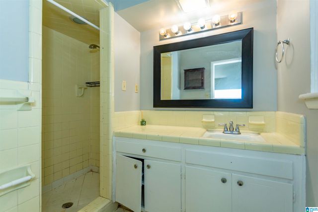 2098 Montreat Cir, Birmingham, AL 35216