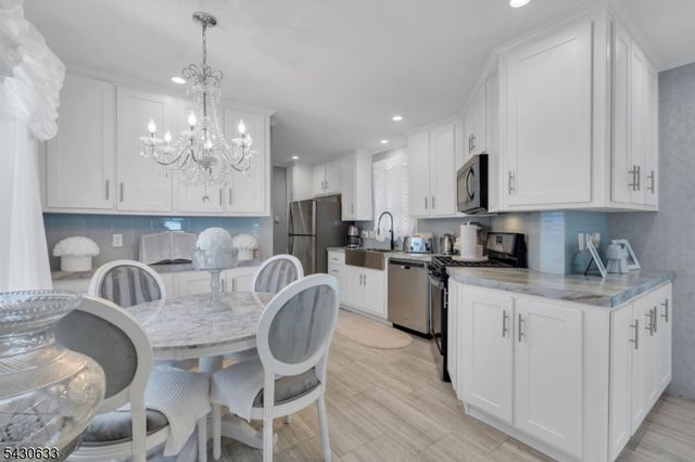 9 White Birch Park, Hampton Boro, NJ 08827