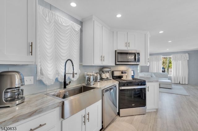 9 White Birch Park, Hampton Boro, NJ 08827
