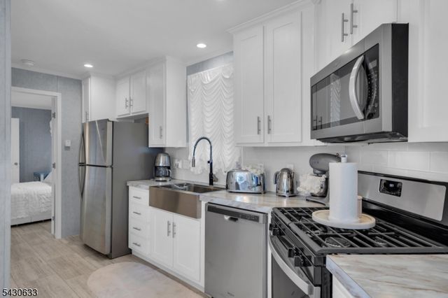 9 White Birch Park, Hampton Boro, NJ 08827