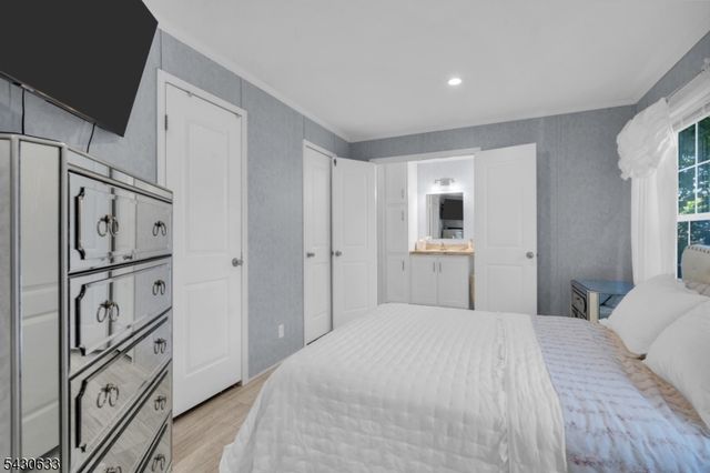 9 White Birch Park, Hampton Boro, NJ 08827