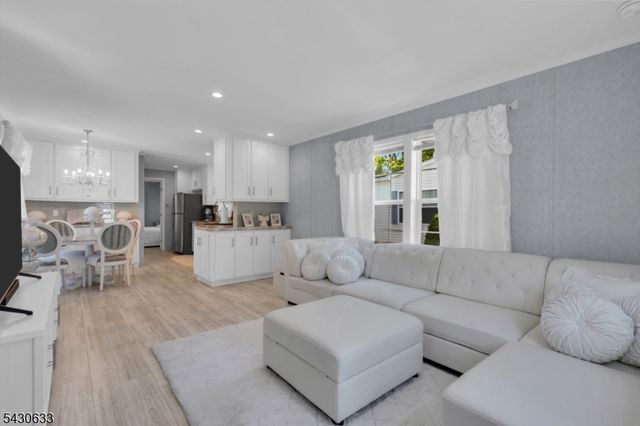 9 White Birch Park, Hampton Boro, NJ 08827