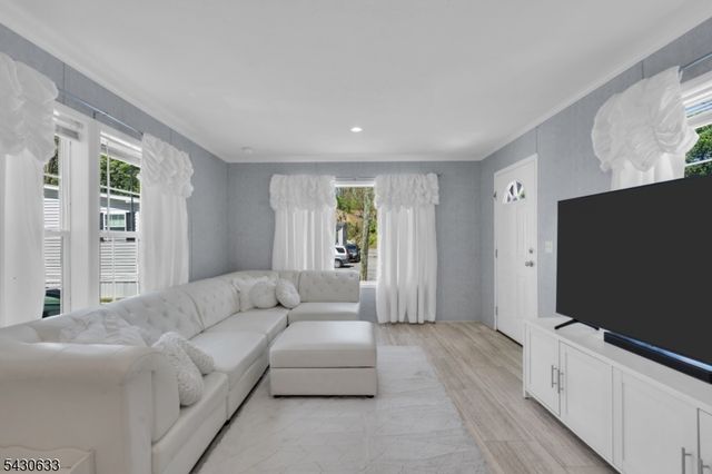 9 White Birch Park, Hampton Boro, NJ 08827
