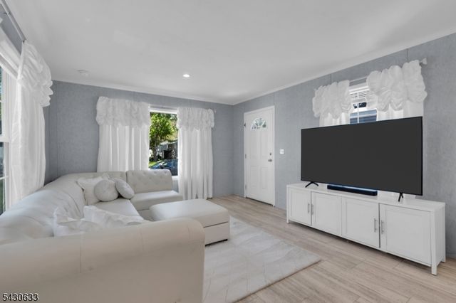 9 White Birch Park, Hampton Boro, NJ 08827