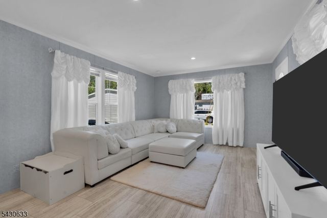 9 White Birch Park, Hampton Boro, NJ 08827