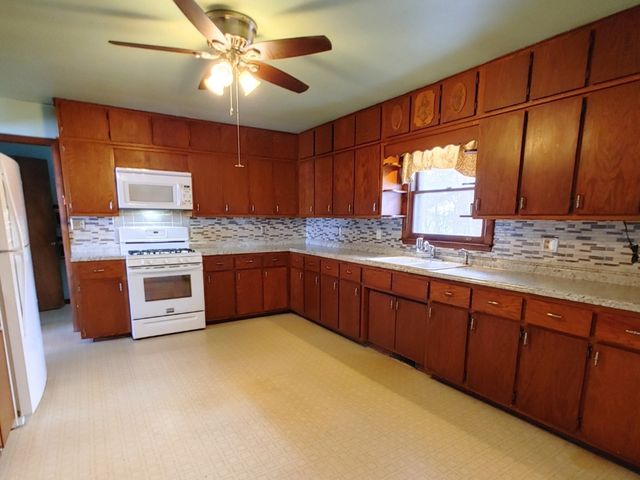 2585 S Jugtown Road, Coal City, IL 60416