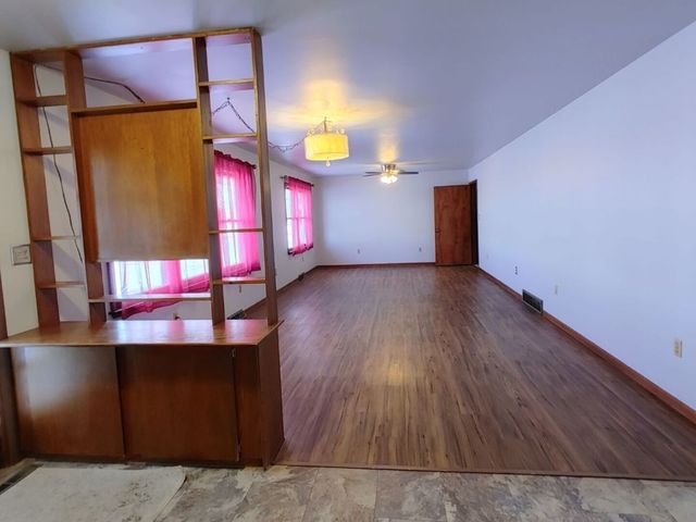 2585 S Jugtown Road, Coal City, IL 60416