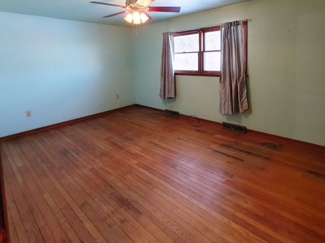 2585 S Jugtown Road, Coal City, IL 60416