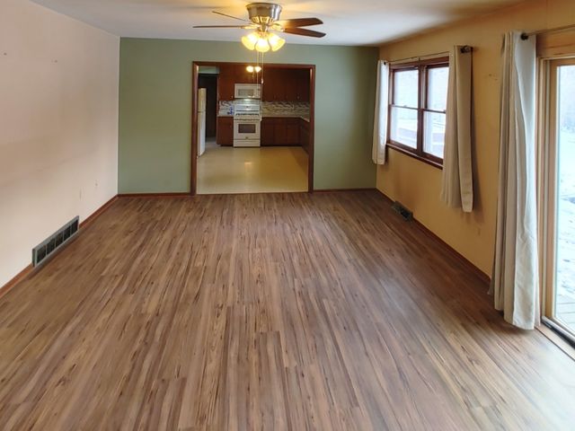 2585 S Jugtown Road, Coal City, IL 60416