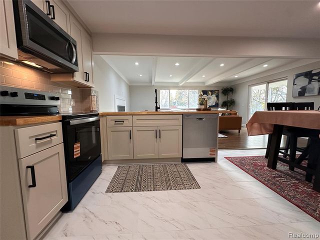 16970 Park Lane, Fraser, MI 48026